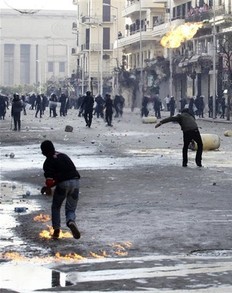 In center of Cairo against looters gun fire opened