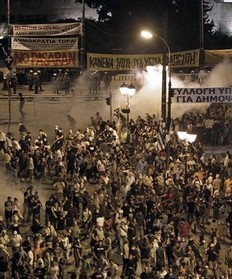 More violence expected Athens as parliament prepares for vote