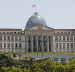 Georgian Presidnet meets with representatives of majority