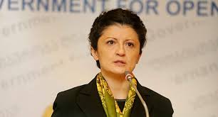 Justice Minister tells inappropriate is to criticize and discredit  power  establishments